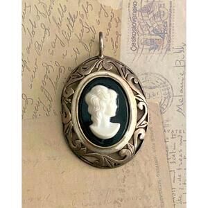 Extraordinarily Handcrafted Sterling Silver Traditional Silhouette Cameo Pendant